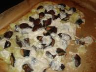 mushroom potato pizza with teeze mozzarella